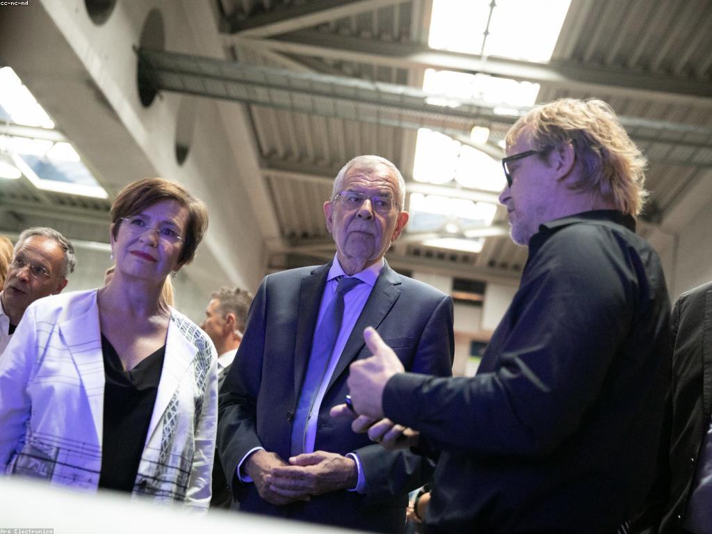 សារៈសំខាន់នៃព្រឹត្តិការណ៍ពិសេសនៅក្នុងសង្គម